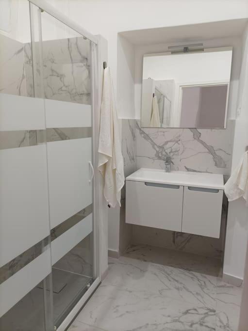 Nuova Casa Aprosio, Centrale E Vicina Al Mare Ventimiglia Exterior foto